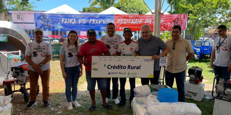 Governo do Amazonas distribui R$ 614 mil em crédito rural para pescadores de Parintins