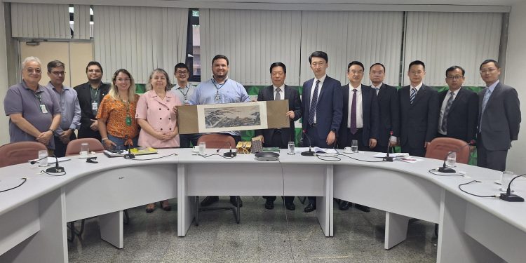 Suframa Apresenta Zona Franca de Manaus a Diplomatas Chineses