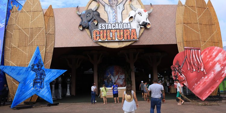 3º Circuito Cultural na Praça da Catedral: Atrações Locais e Nacionais