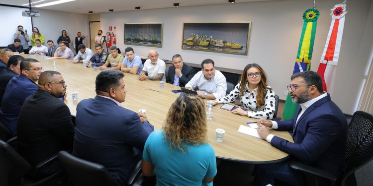 Governador do Amazonas Anuncia Reajuste para Servidores da Segurança, Setor Primário e UEA