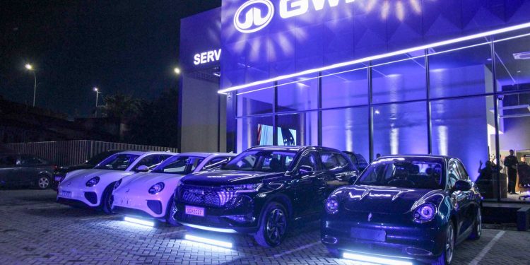 Manaus se destaca com nova concessionária de carros elétricos e híbridos