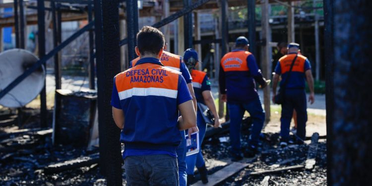 Governo do Amazonas oferece Auxilio às Famílias Afetadas por Incêndio em Nhamundá