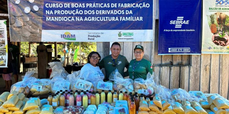 Agricultores familiares participam do Dia de Campo da Mandioca em Itacoatiara