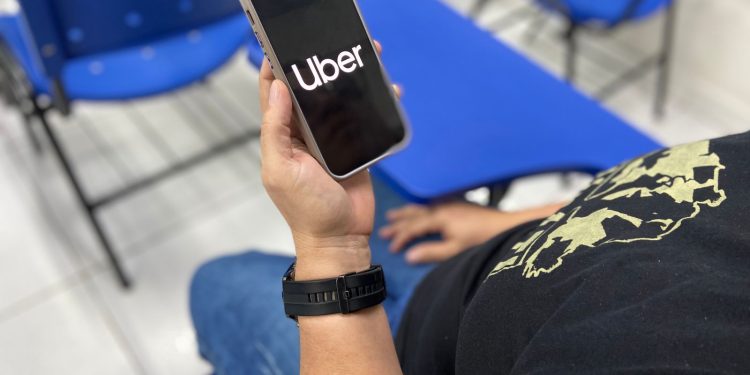 FUnATI abre matrículas para curso de tecnologia voltado para pessoas idosas