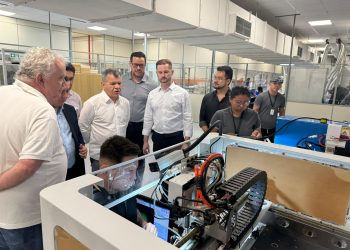 Suframa visita fábrica de referência em produção de joias