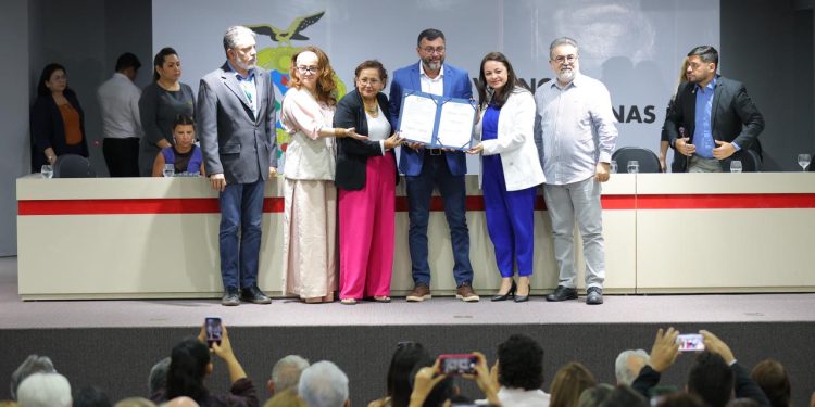 Amazonas firma acordo para cientistas no comitê de enfrentamento à estiagem