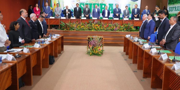 Governo do Amazonas firma Compromisso com Zona Franca de Manaus Após Reforma Tributária