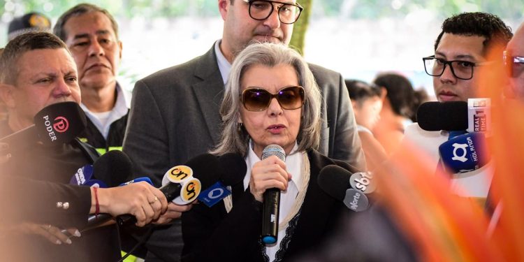 Ministra Cármen Lúcia se encontra com autoridades e líderes indígenas durante visita a Manaus