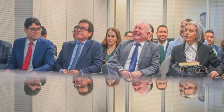 Ministra Cármen Lúcia garante apoio do Tse ao Tre-Am para assegurar votos durante a Estiagem