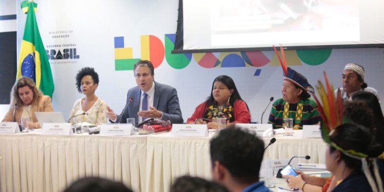 MEC destina recursos para educação no território Yanomami