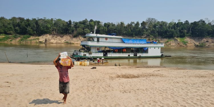 Comércio Ribeirinho Solidário Ajuda Comunidades do Médio Juruá Afetadas pela Estiagem