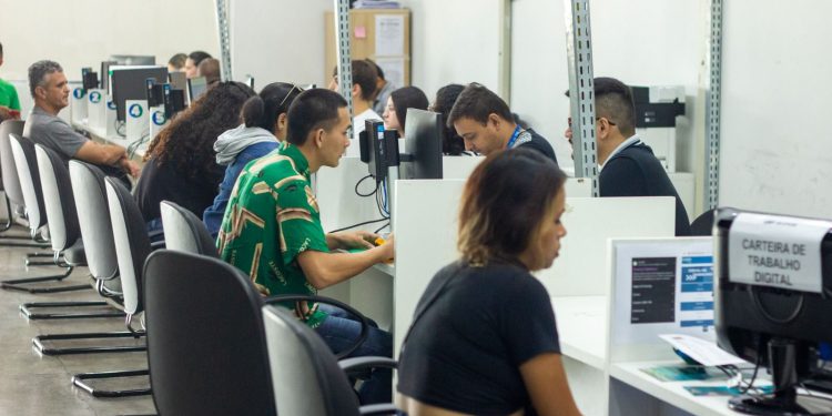 Sine Amazonas divulga 128 vagas de emprego para esta quarta-feira