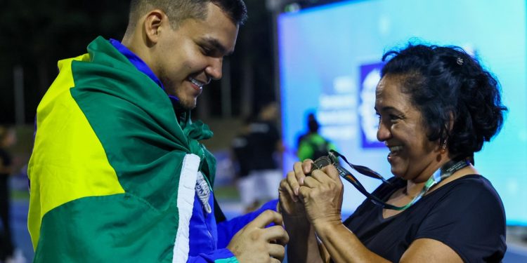 Governo do Amazonas envia apoio para Pedro Nunes em Paris 2024