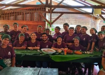 Mulheres ribeirinhas recebem