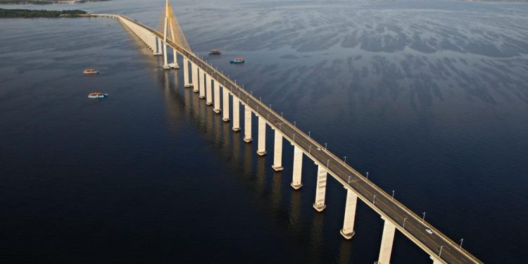 Rio Negro em Manaus está a menos