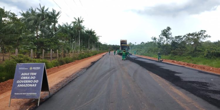 Governo do AM incentiva economia com pavimentação da estrada Codajás-Anori