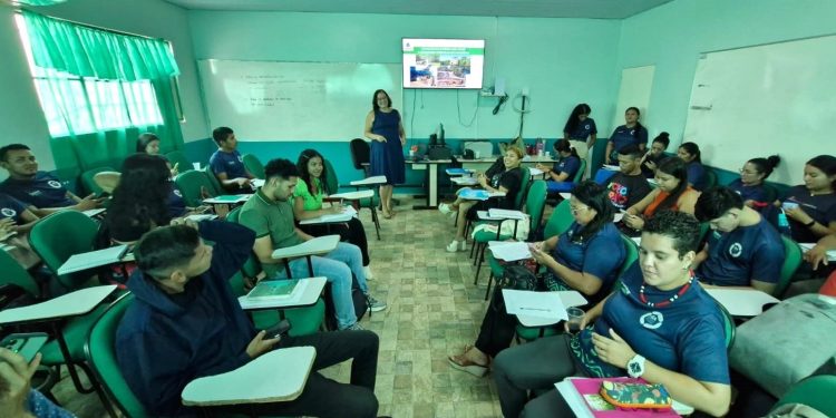 Suframa participa de programação de curso de Turismo da UEA em Novo Airão