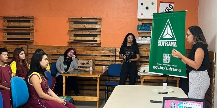 Suframa prepara estudantes para feira cultural sobre Zona Franca de Manaus