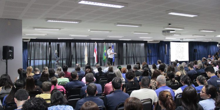 Fernando Gabas destaca importância  do equilíbrio emocional, em palestra no SESI