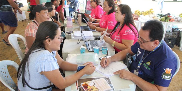 Seas leva atendimento do Crédito Rosa e Padaria Artesanal a comunitários em ação itinerante