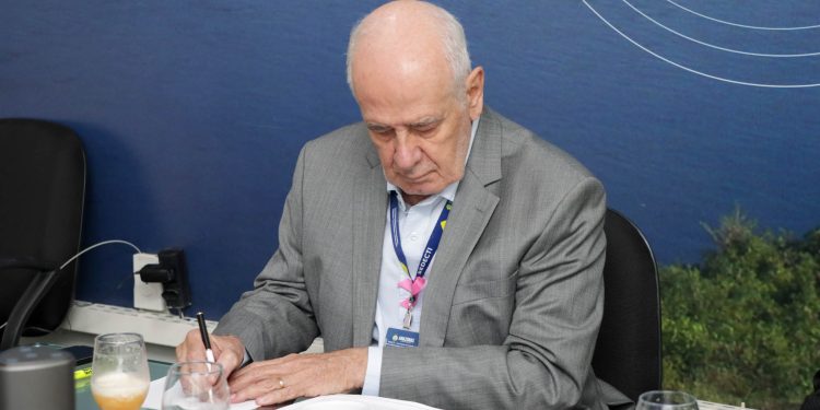 Sedecti celebra regularização de terrenos para o Ipem-AM durante a 316ª reunião do CAS