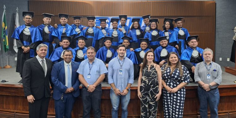 SENAI celebra a formatura da primeira turma do curso técnico em química