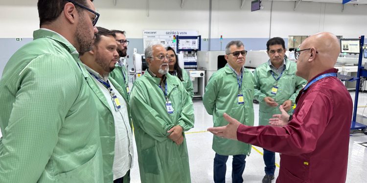 Suframa conhece processos produtivos da Foxconn Moebg