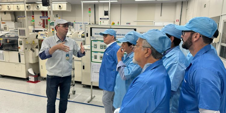 Suframa visita Panasonic em Manaus e acompanha produção