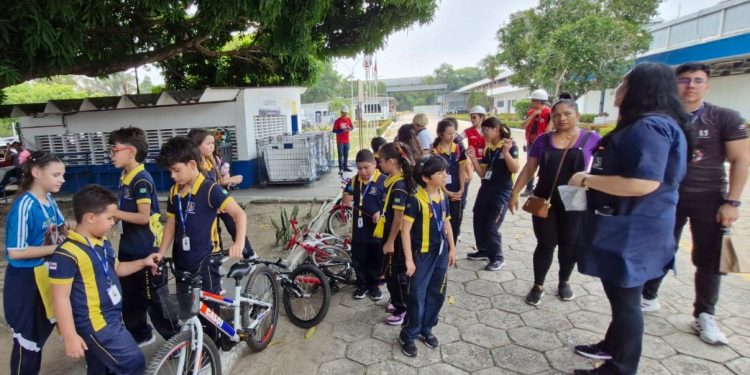 Alunos do Palas Atena visitam Caloi em ação do Programa Zona Franca de Portas Abertas