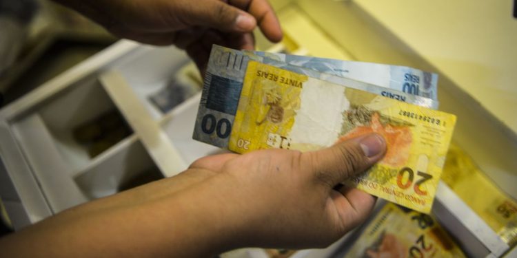 Mercado financeiro eleva previsão da inflação de 4,39% para 4,5%