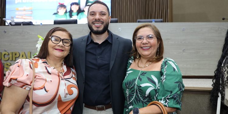 Professores da Semed são homenageados com diploma de honra ao mérito