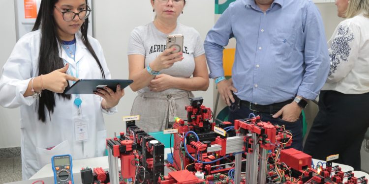 Estudantes de Manaus exibem projetos científicos