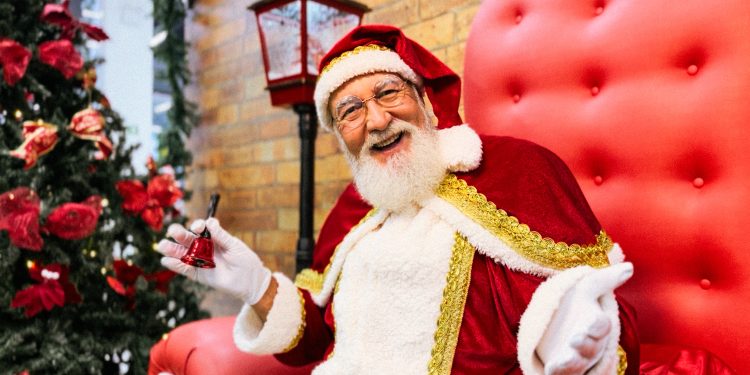 Chegada do Papai Noel no “Natal de Luz e Esperança”