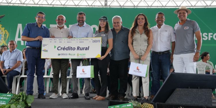 Ação entrega carta de remissão de dívidas e concede crédito rural