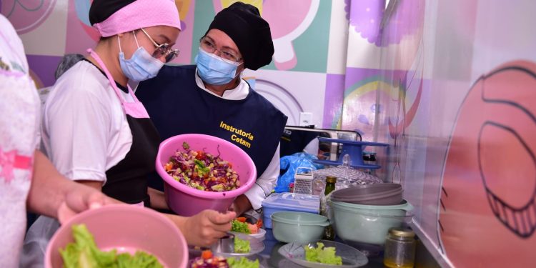 Cetam realiza formatura das primeiras turmas da Escola de Gastronomia Bernardo Ramos