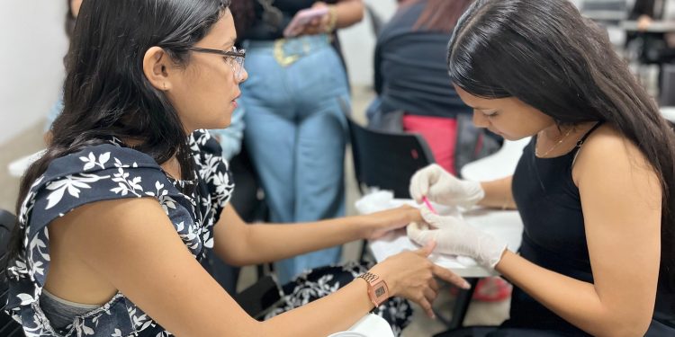 Prefeitura de Manaus certifica mais de 40 manicures em curso básico