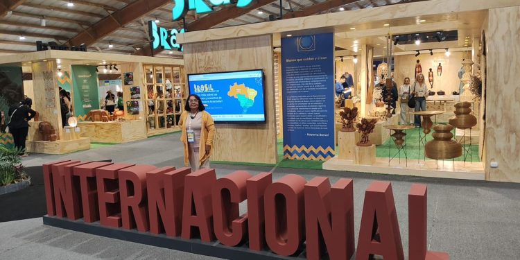 Artesã de Manaus é destaque internacional em Bogotá