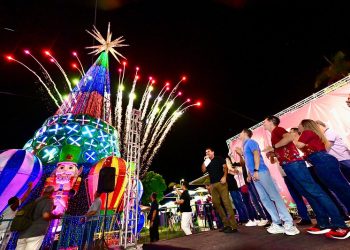 Manaus ganha árvore de Natal de 30 metros com hologramas e bolhas de sabão instagramáveis