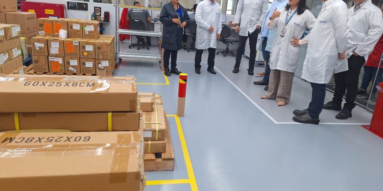 Suframa visita instalações da Lumicenter da Amazônia no Polo Industrial de Manaus