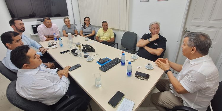 Suframa visita empresa do polo relojoeiro