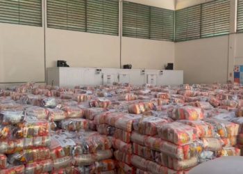 Fepiam envia 20 toneladas de alimentos e kits de água ao Purus
