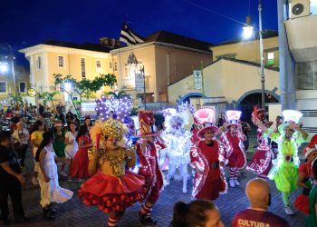 ‘Mundo Encantado do Natal’ atrai multidões em Manaus