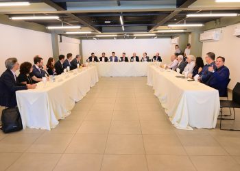 Prefeito David Almeida discute parcerias com Banco Mundial e IFC