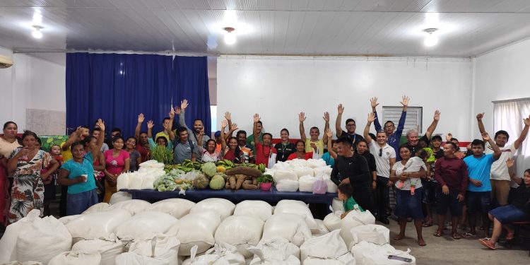 Idam distribui 7 toneladas de alimentos cultivados por agricultores indígenas