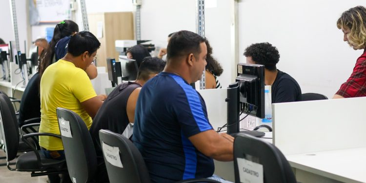 Sine Amazonas divulga 261 vagas de emprego para esta quinta-feira (23)