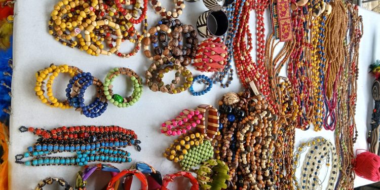 Artesãos são destaque na 2ª Feira do Artesanato Indígena