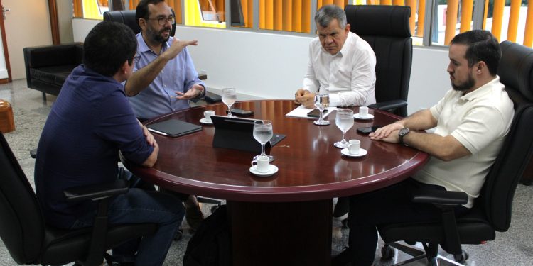 Eletros apresenta crescimento histórico do setor eletroeletrônico em reunião com a Suframa