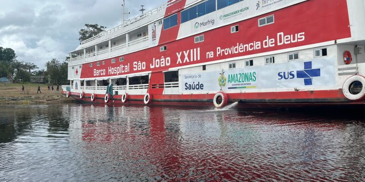 Barco São João XXIII soma 355 atendimentos no primeiro dia de expedição