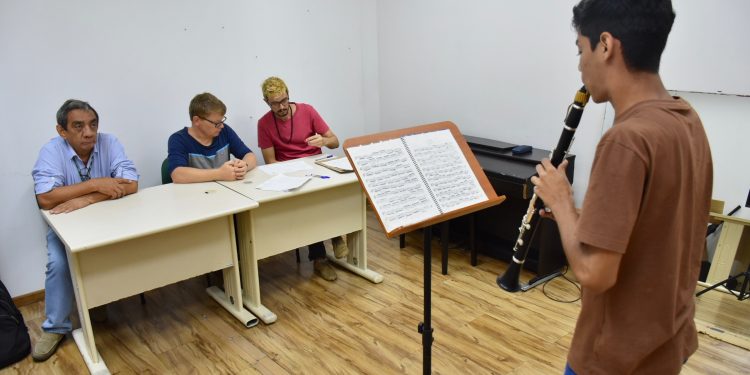 Com 60 vagas, UEA abre inscrições para projetos