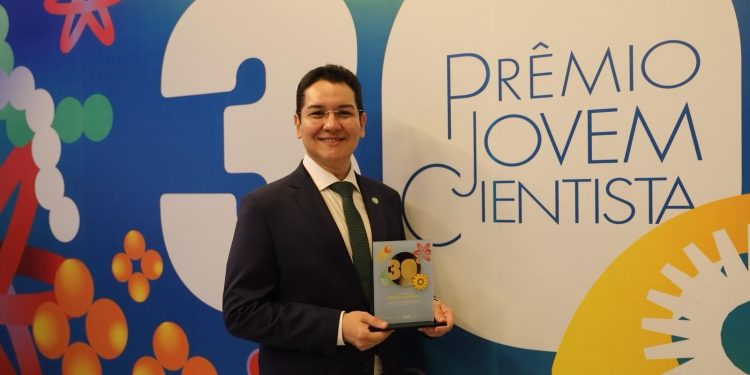 Darlisom Ferreira faz história no Prêmio Jovem Cientista